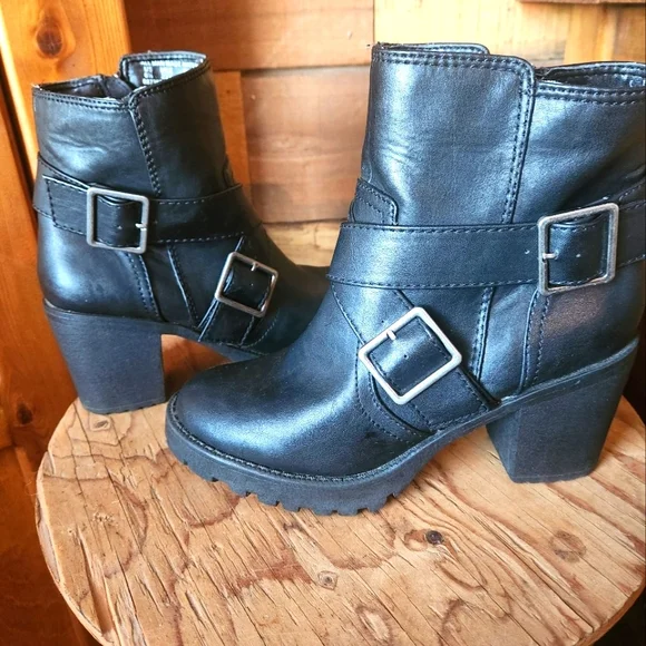 BONGO HARNESS BOOTS- WOMENS SIZE 6.5 - Picture 5 of 9